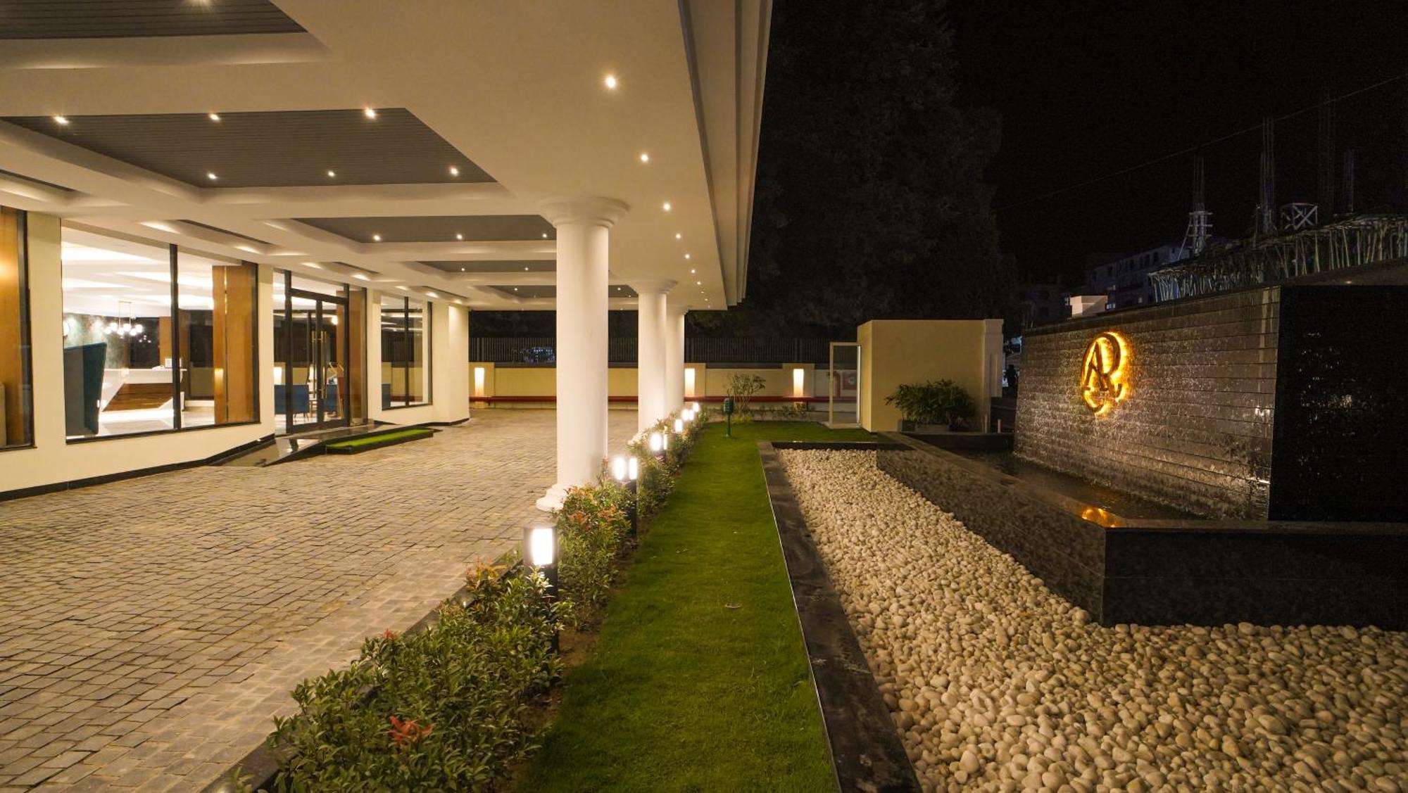 Antique Regency !! Luxurious Hotel In Digha !! Zewnętrze zdjęcie
